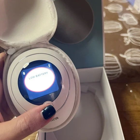 AI-Powered Hormone Tracker - White - Picture 5 of 5